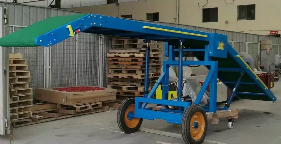 裝車江蘇皮帶輸送機(jī).jpg 裝車江蘇皮帶輸送機(jī).jpg