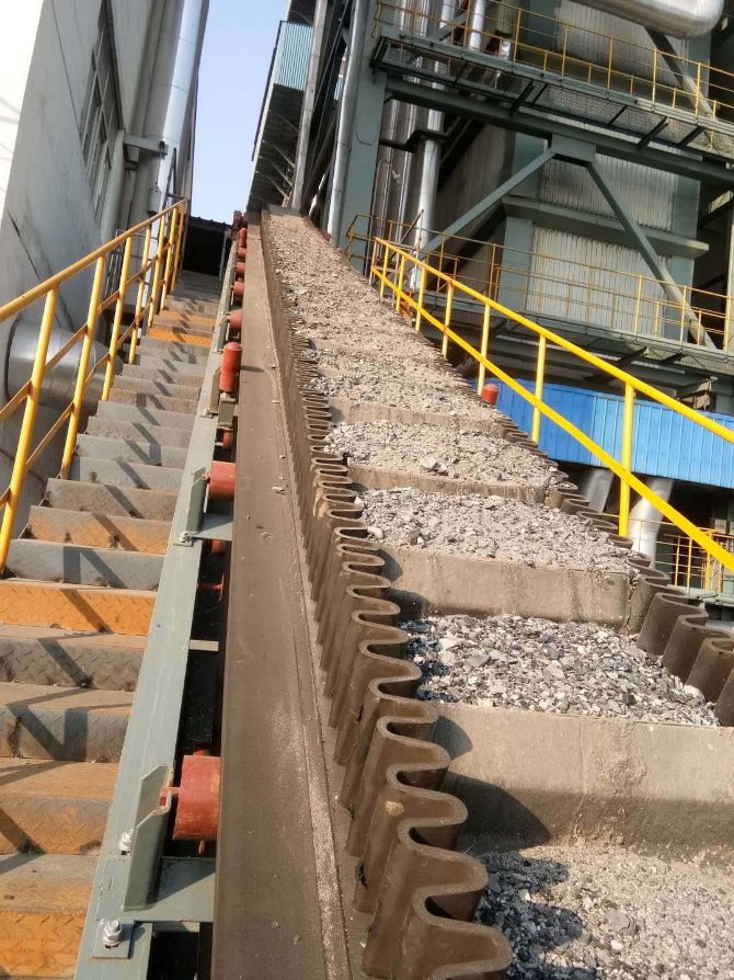 TD75型江蘇膠帶輸送機.jpg TD75型江蘇膠帶輸送機.jpg